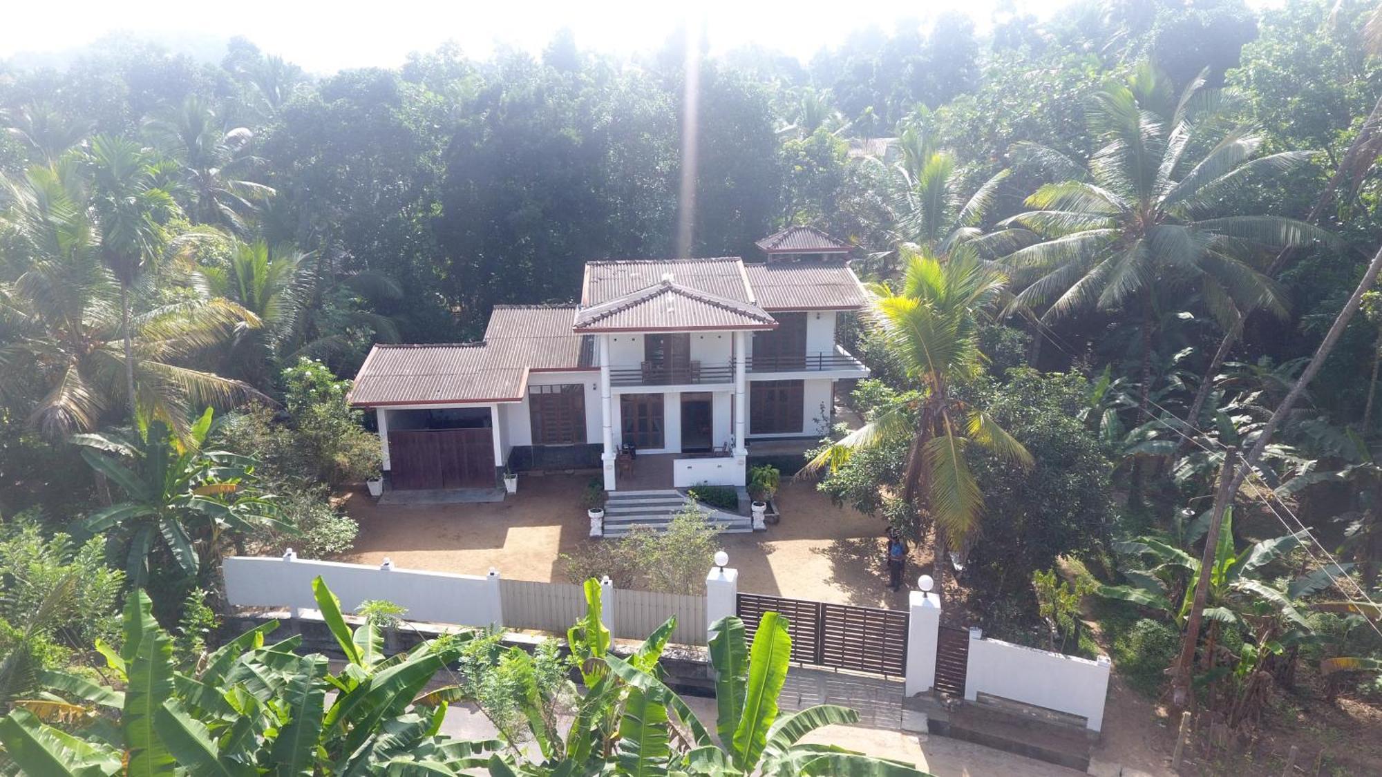 The Breeze Pinnawala Exterior photo