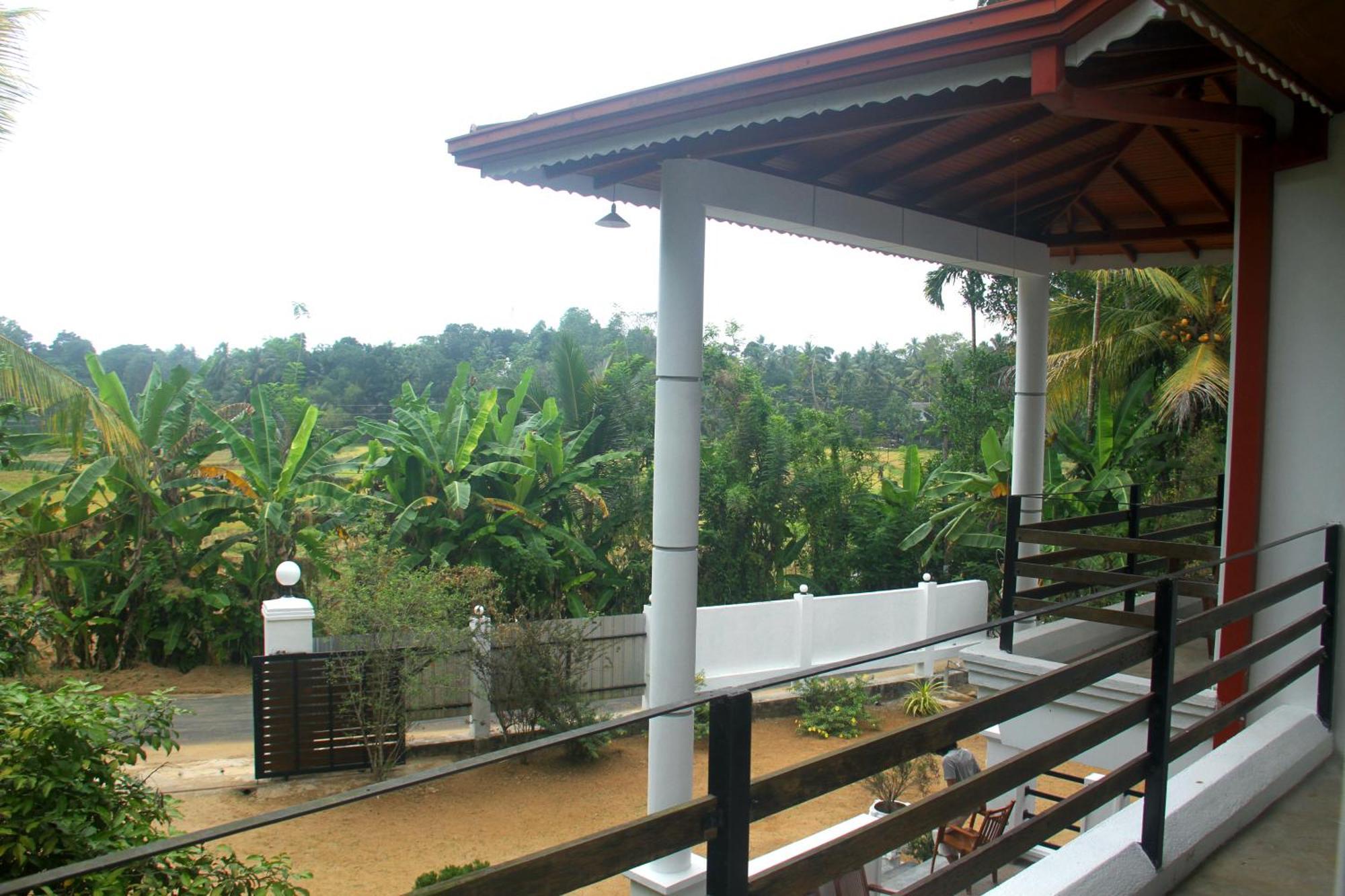 The Breeze Pinnawala Exterior photo